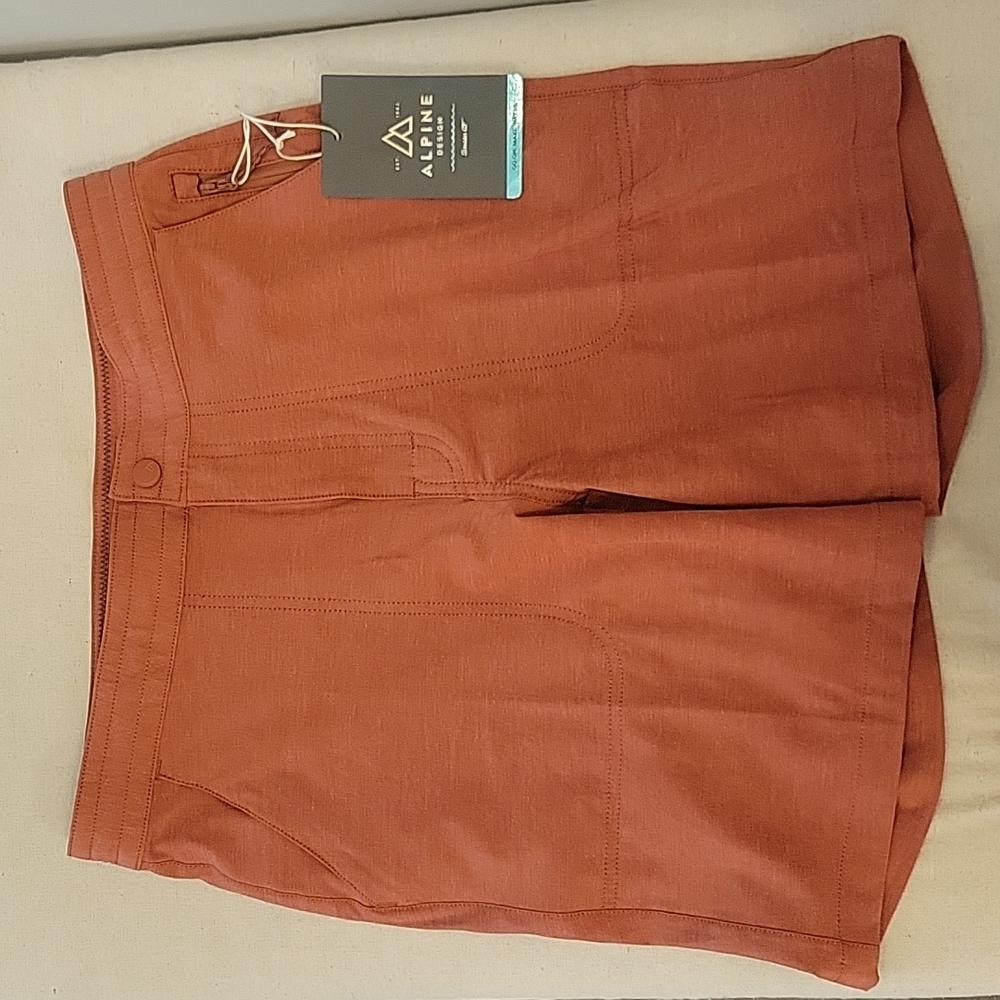 Alpine design mens hybrid shorts size 30, 8in inseam. Color Crushed Spice